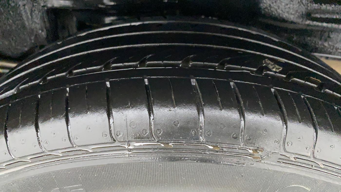 2016 Toyota Corolla Altis G AT, Petrol, Automatic, 90,886 km, Left Rear Tyre Tread