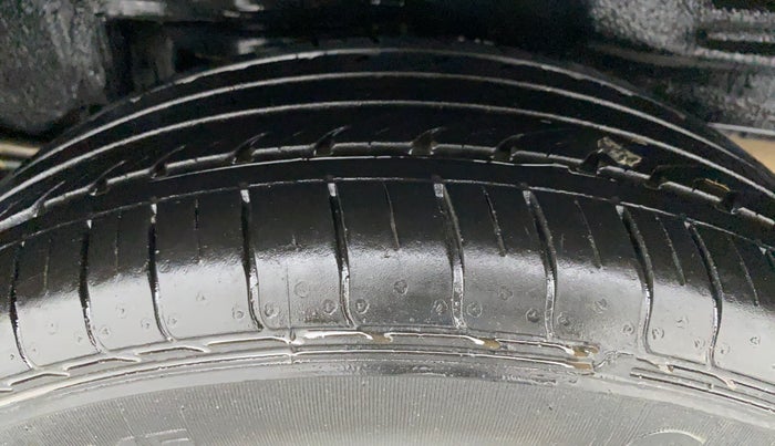 2016 Toyota Corolla Altis G AT, Petrol, Automatic, 90,886 km, Left Rear Tyre Tread