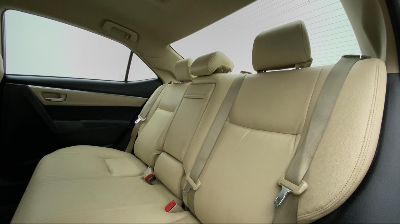 2016 Toyota Corolla Altis G AT, Petrol, Automatic, 90,886 km, Right Side Rear Door Cabin