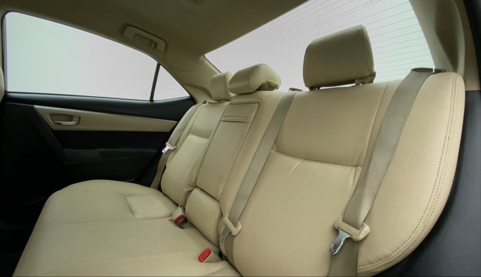 2016 Toyota Corolla Altis G AT, Petrol, Automatic, 90,886 km, Right Side Rear Door Cabin