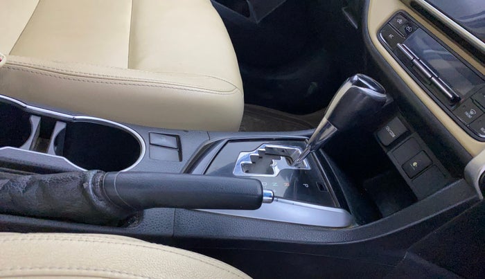 2018 Toyota Corolla Altis VL CVT PETROL, Petrol, Automatic, 97,142 km, Gear Lever
