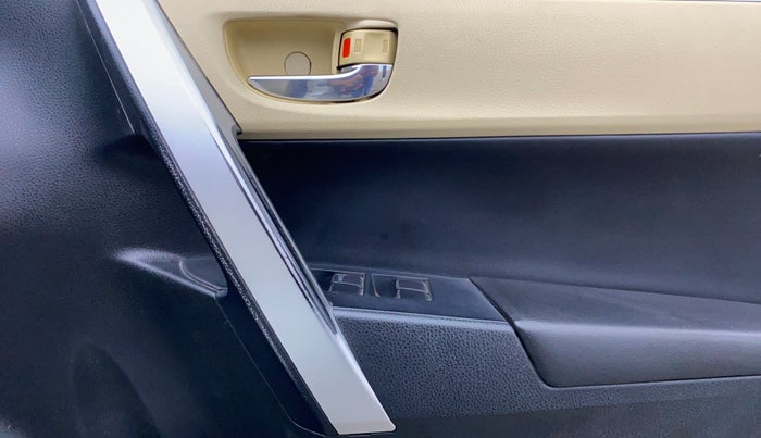 2018 Toyota Corolla Altis VL CVT PETROL, Petrol, Automatic, 97,142 km, Driver Side Door Panels Control