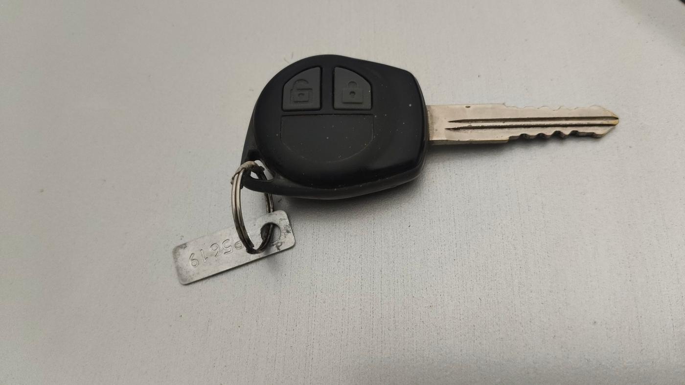 2014 Maruti Swift ZXI, Petrol, Manual, 57,910 km, Key Close Up