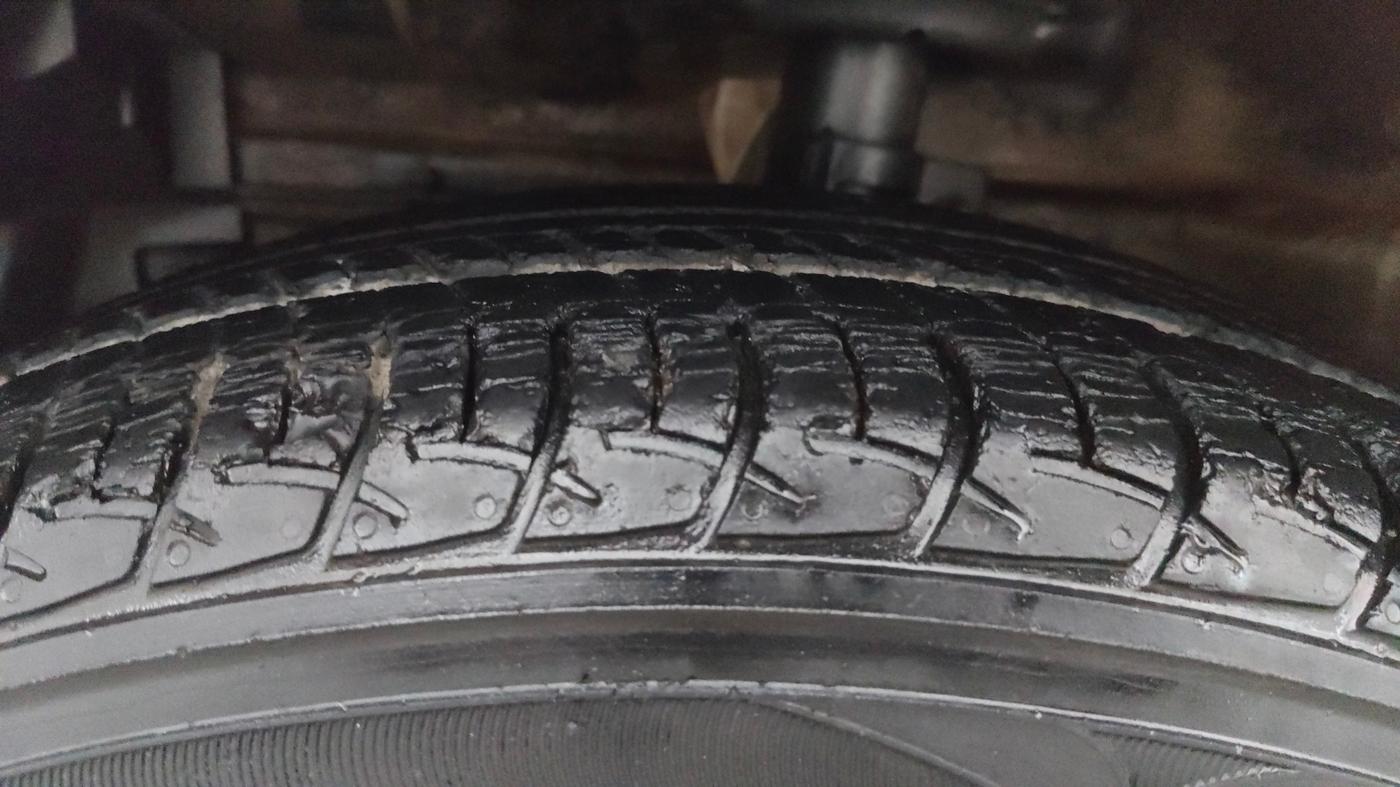 2014 Maruti Swift ZXI, Petrol, Manual, 57,910 km, Left Front Tyre Tread