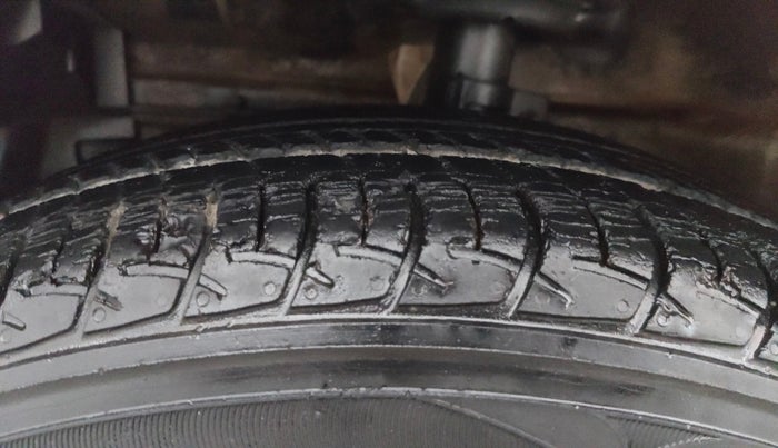 2014 Maruti Swift ZXI, Petrol, Manual, 57,833 km, Left Front Tyre Tread