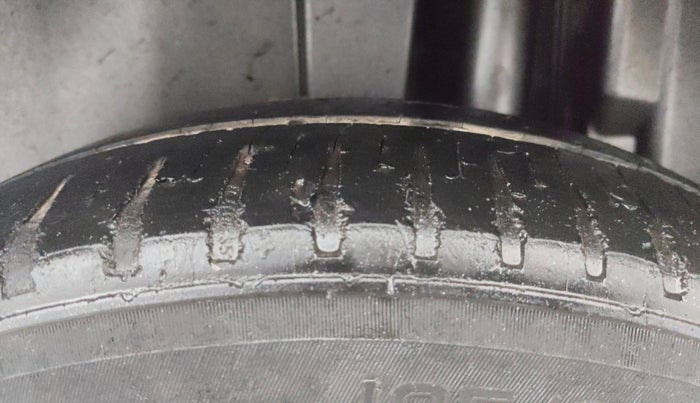 2014 Maruti Swift ZXI, Petrol, Manual, 57,833 km, Left Rear Tyre Tread