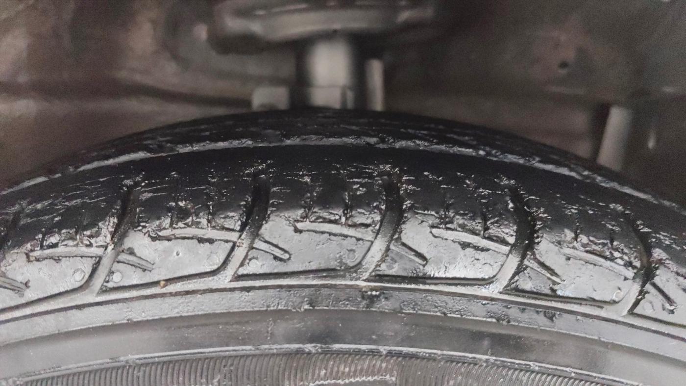 2014 Maruti Swift ZXI, Petrol, Manual, 57,910 km, Right Front Tyre Tread