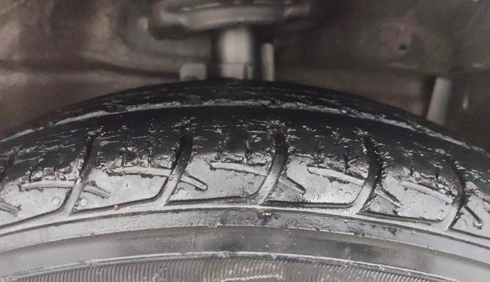 2014 Maruti Swift ZXI, Petrol, Manual, 57,833 km, Right Front Tyre Tread