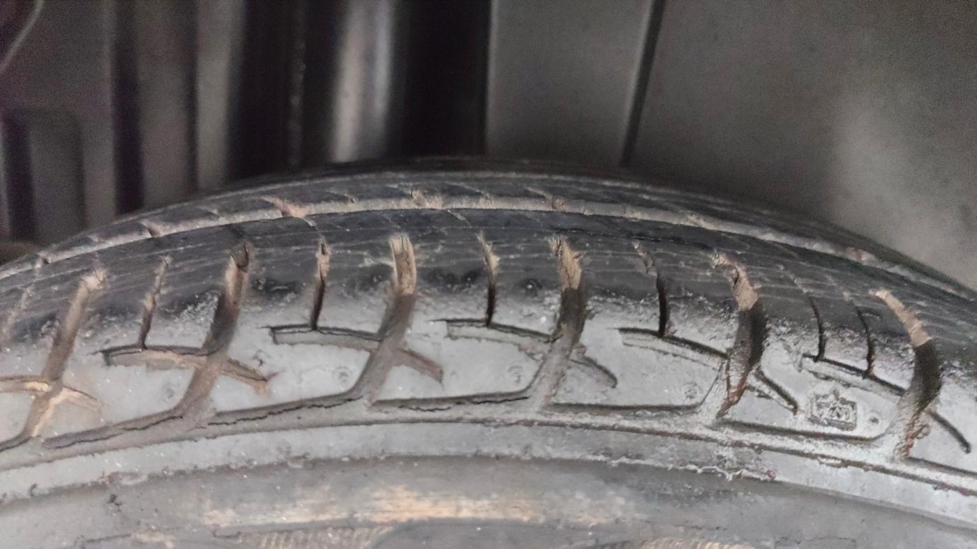 2014 Maruti Swift ZXI, Petrol, Manual, 57,910 km, Right Rear Tyre Tread