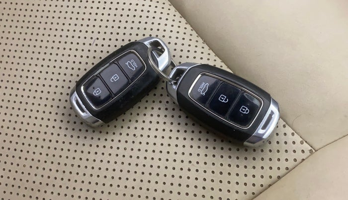 2019 Hyundai Verna 1.6 VTVT SX O, Petrol, Manual, 1,04,110 km, Key Close Up