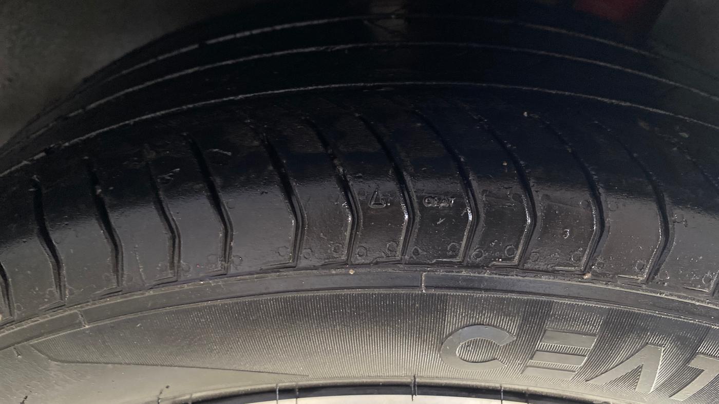 2023 Skoda KUSHAQ  MONTE CARLO 1.0L TSI MT, Petrol, Manual, 20,303 km, Right Front Tyre Tread