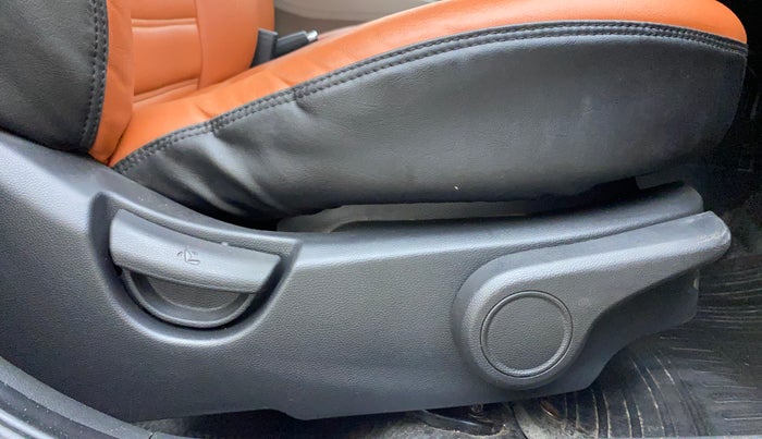 2018 Hyundai Grand i10 ASTA 1.2 KAPPA VTVT, Petrol, Manual, 77,519 km, Driver Side Adjustment Panel