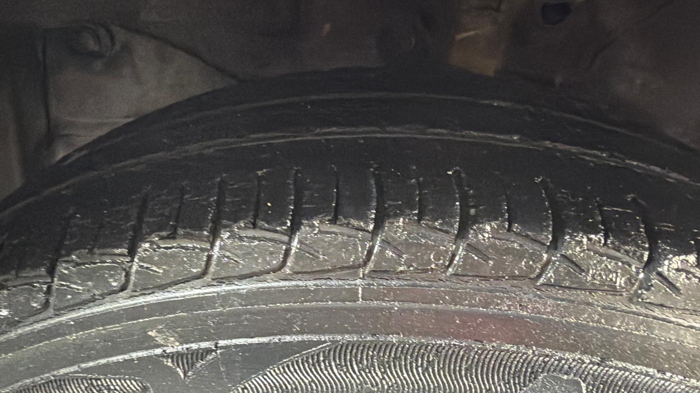 2015 Honda Amaze 1.2L I-VTEC S, Petrol, Manual, 32,216 km, Left Front Tyre Tread