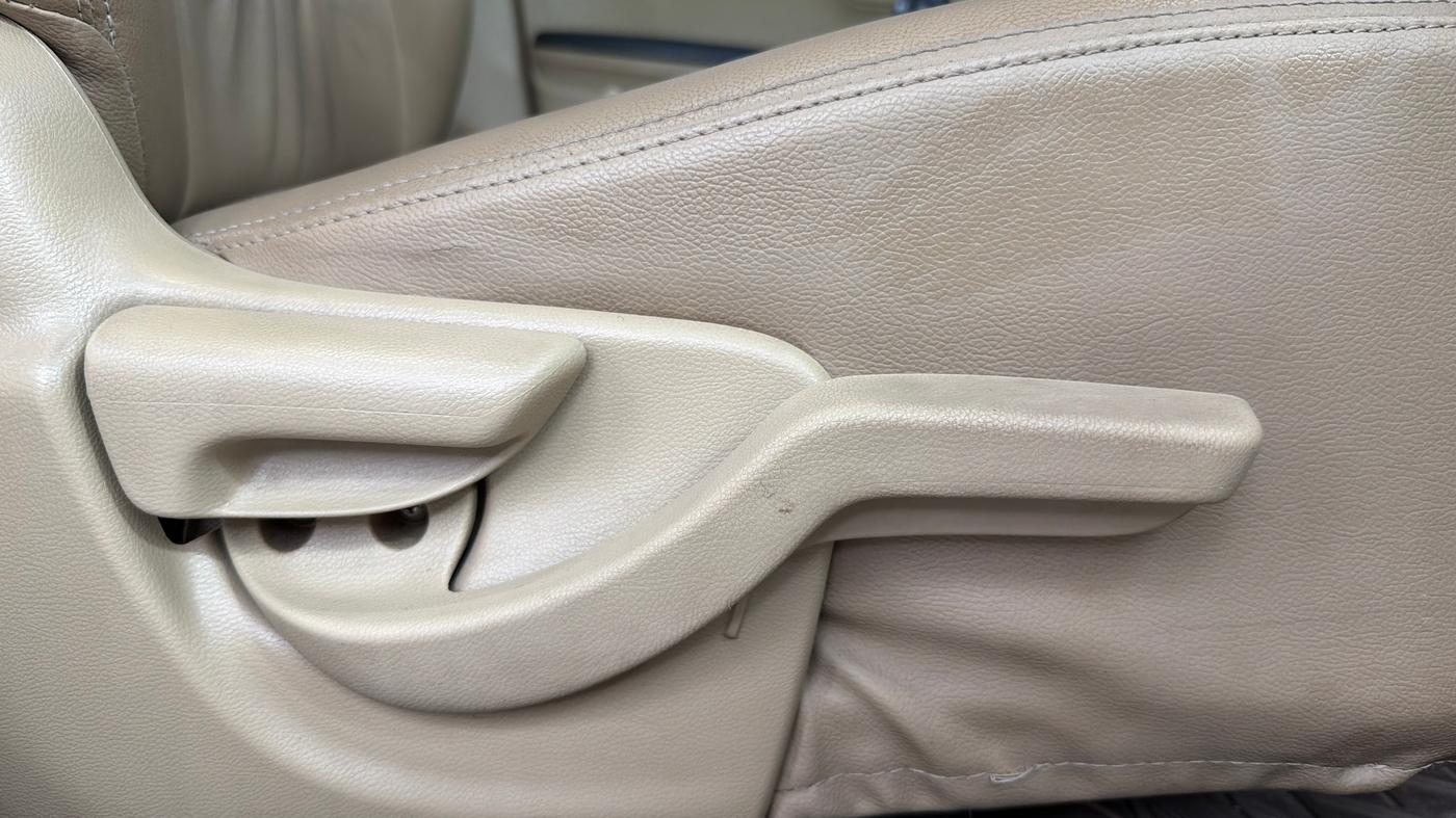 2015 Honda Amaze 1.2L I-VTEC S, Petrol, Manual, 32,216 km, Driver Side Adjustment Panel