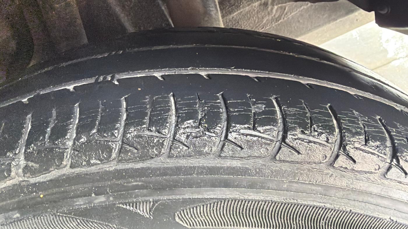 2015 Honda Amaze 1.2L I-VTEC S, Petrol, Manual, 32,216 km, Left Rear Tyre Tread