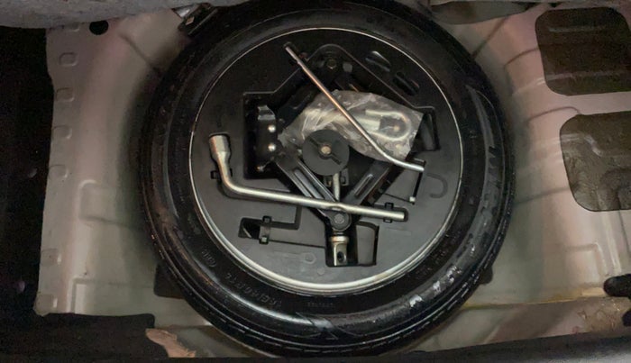 2017 Mahindra KUV 100 NXT K8 P 6 STR DUAL TONE, Petrol, Manual, 40,703 km, Spare Tyre