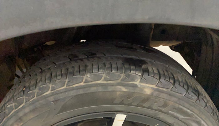 2017 Mahindra KUV 100 NXT K8 P 6 STR DUAL TONE, Petrol, Manual, 40,703 km, Left Rear Tyre Tread