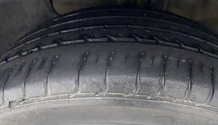 2019 Hyundai Elite i20 ASTA 1.2 (O), Petrol, Manual, 33,640 km, Left Front Tyre Tread