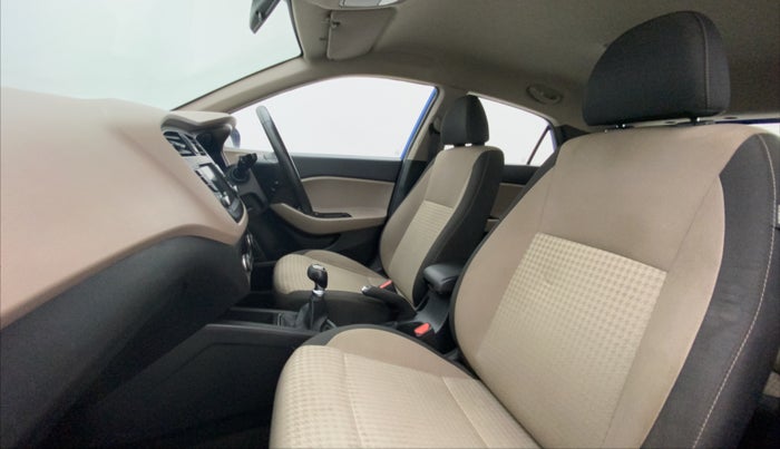 2019 Hyundai Elite i20 ASTA 1.2 (O), Petrol, Manual, 33,640 km, Right Side Front Door Cabin