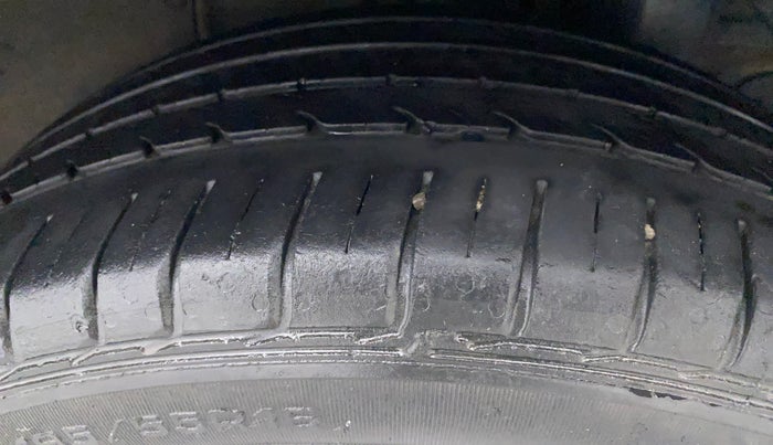 2019 Hyundai Elite i20 ASTA 1.2 (O), Petrol, Manual, 33,640 km, Left Rear Tyre Tread