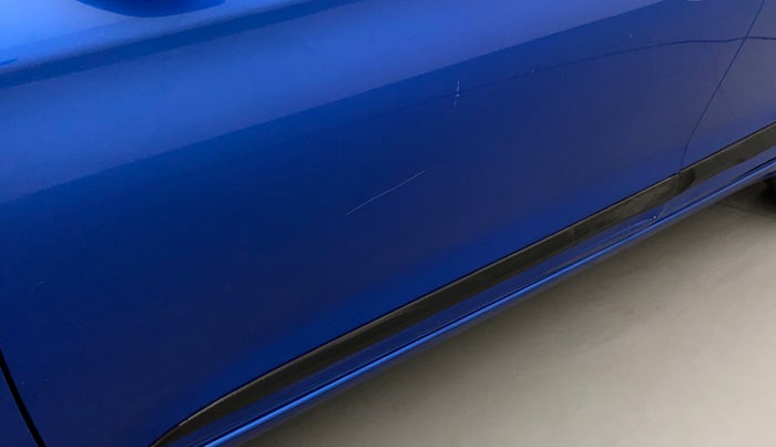 2019 Hyundai Elite i20 ASTA 1.2 (O), Petrol, Manual, 33,640 km, Front passenger door - Slightly dented
