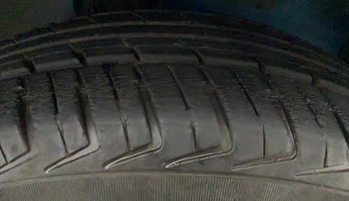 2010 Maruti A Star VXI, Petrol, Manual, 70,875 km, Left Rear Tyre Tread