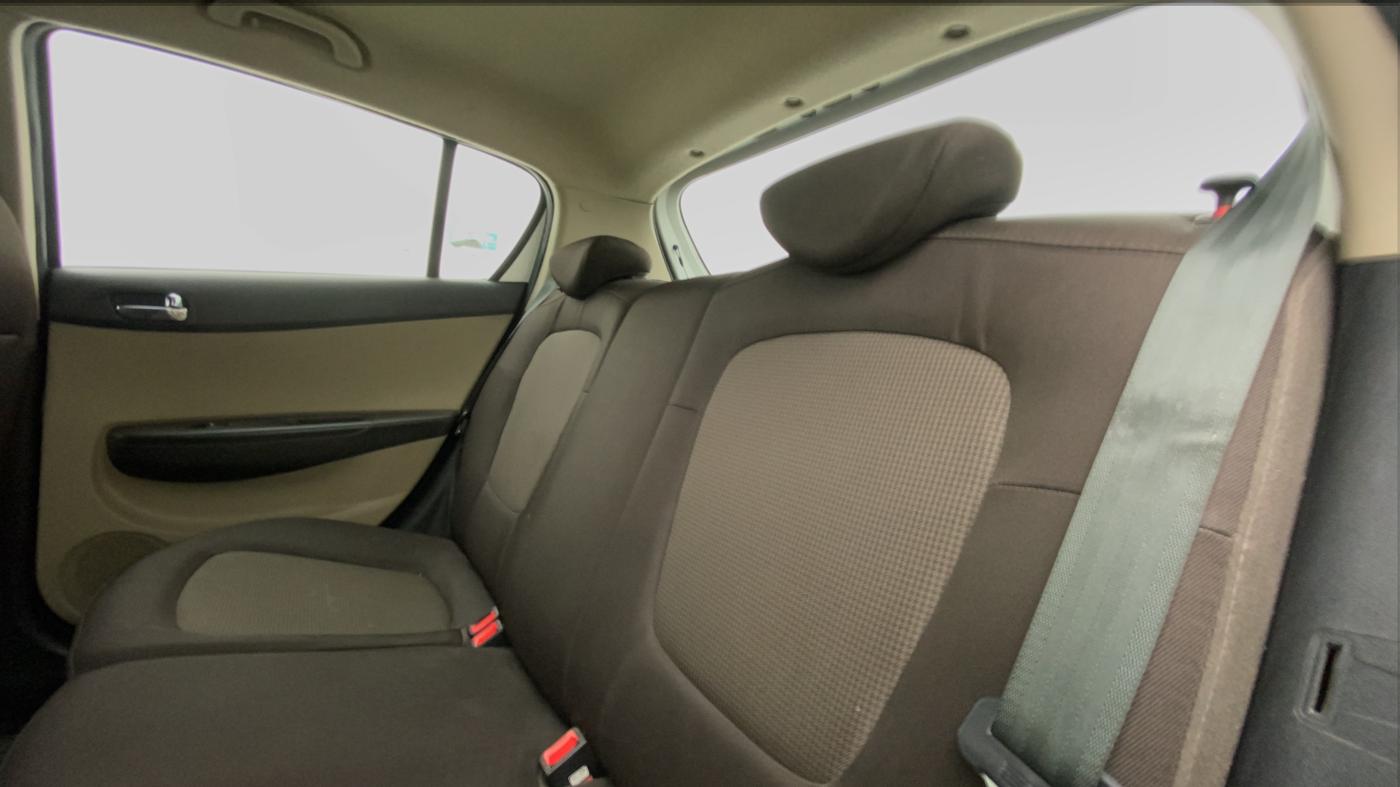 2014 Hyundai i20 SPORTZ 1.2, Petrol, Manual, 82,356 km, Right Side Rear Door Cabin