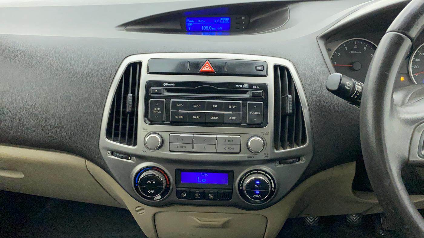 2014 Hyundai i20 SPORTZ 1.2, Petrol, Manual, 82,356 km, Air Conditioner