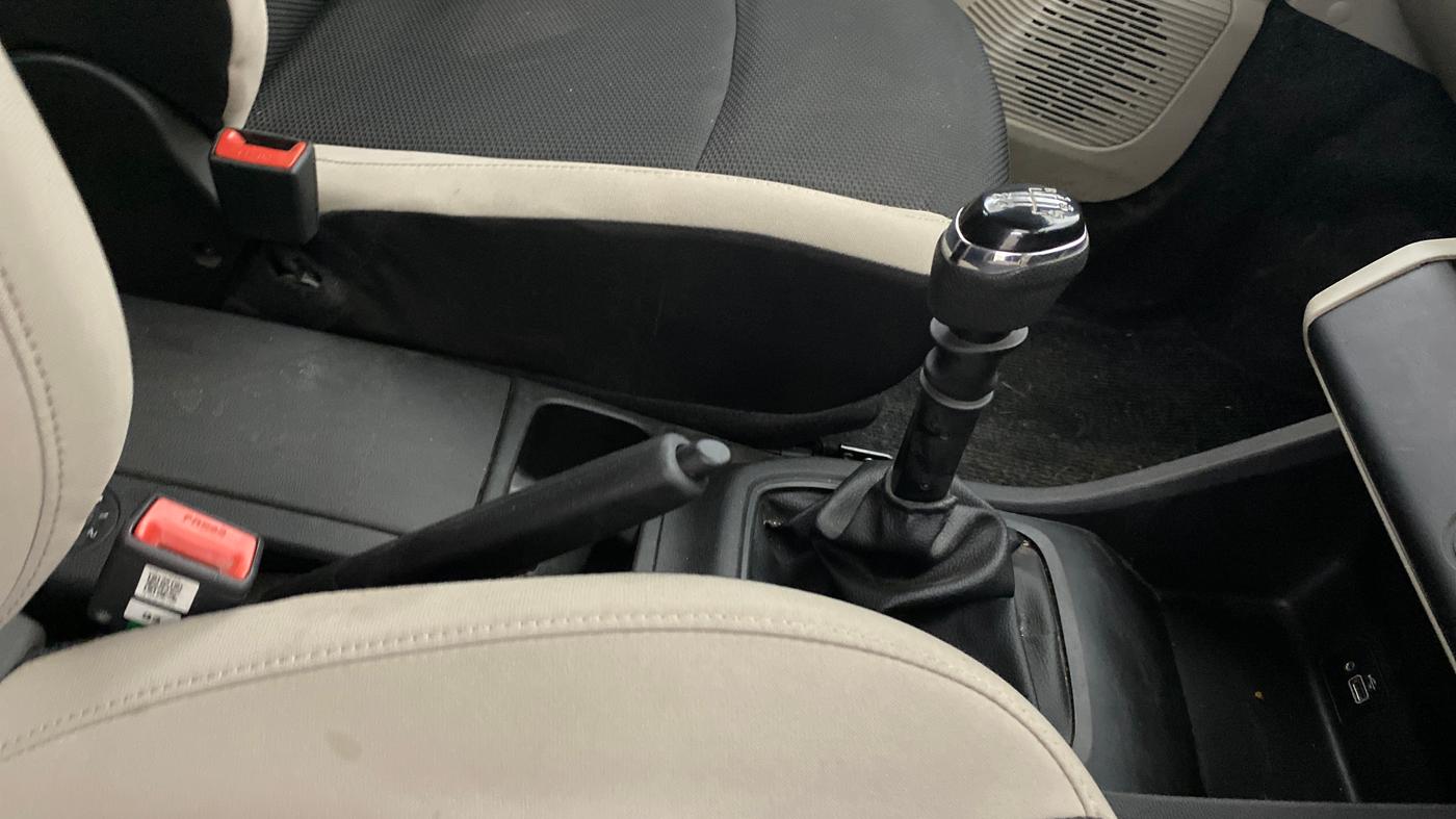 2019 Renault TRIBER RXT, Petrol, Manual, 49,880 km, Gear Lever