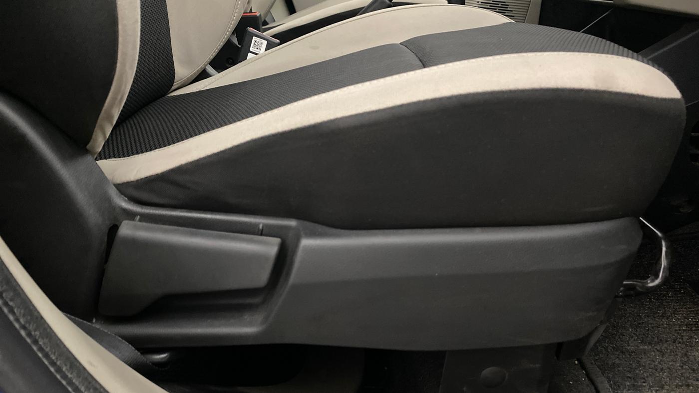 2019 Renault TRIBER RXT, Petrol, Manual, 49,880 km, Driver Side Adjustment Panel