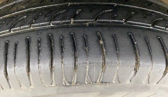 2017 Maruti Wagon R 1.0 VXI+, Petrol, Manual, 88,391 km, Left Front Tyre Tread