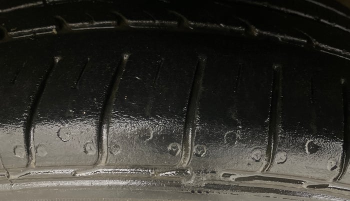 2021 Maruti Ciaz ALPHA  AT 1.5 SHVS PETROL, Petrol, Automatic, 53,305 km, Left Front Tyre Tread