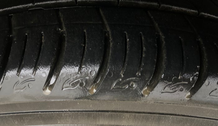 2021 Maruti Ciaz ALPHA  AT 1.5 SHVS PETROL, Petrol, Automatic, 53,305 km, Right Front Tyre Tread