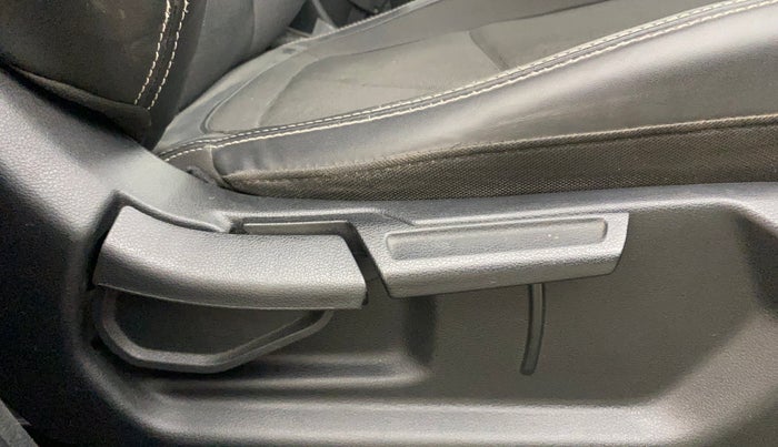 2019 Hyundai VENUE SX 1.0 (O) TURBO, Petrol, Manual, 63,161 km, Driver Side Adjustment Panel