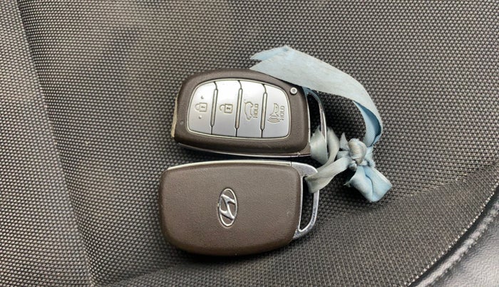 2019 Hyundai VENUE SX 1.0 (O) TURBO, Petrol, Manual, 63,161 km, Key Close Up