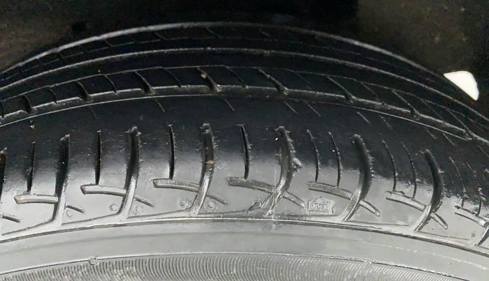 2017 Maruti Baleno DELTA PETROL 1.2, Petrol, Manual, 39,860 km, Left Rear Tyre Tread