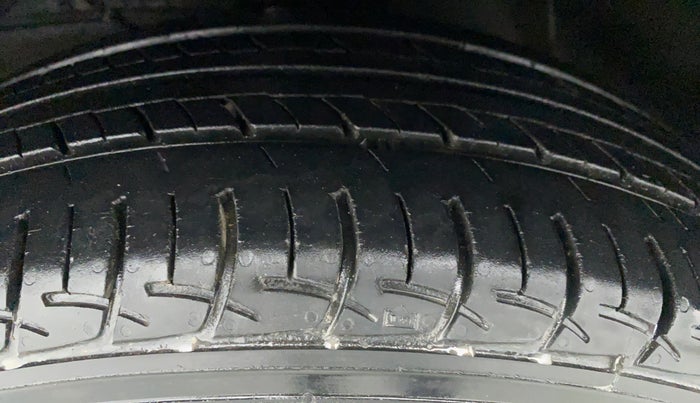 2017 Maruti Baleno DELTA PETROL 1.2, Petrol, Manual, 39,860 km, Left Front Tyre Tread