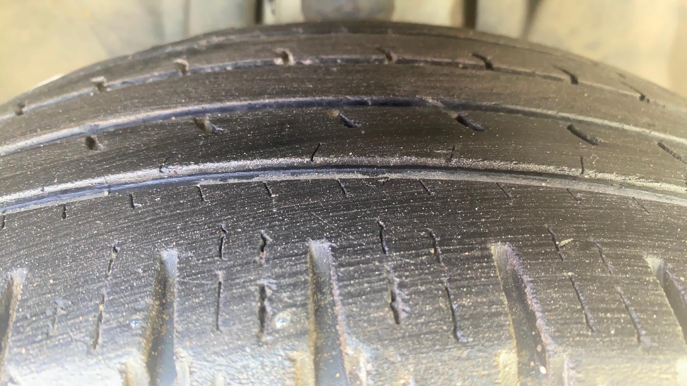 2017 Jeep Compass LIMITED 1.4 PETROL AT, Petrol, Automatic, 99,903 km, Right Front Tyre Tread