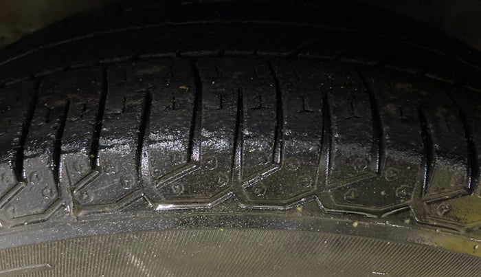 2015 Hyundai Eon ERA +, Petrol, Manual, 25,241 km, Left Front Tyre Tread