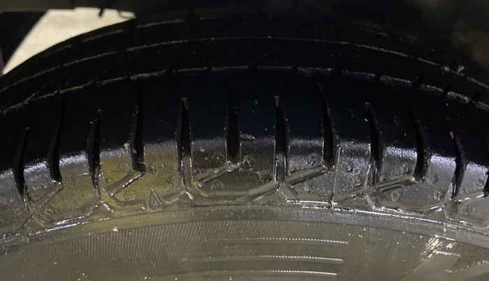 2015 Hyundai Eon ERA +, Petrol, Manual, 25,241 km, Right Rear Tyre Tread