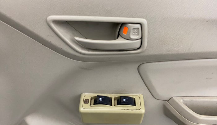 2017 Maruti Dzire LXI, CNG, Manual, 78,941 km, Driver Side Door Panels Control