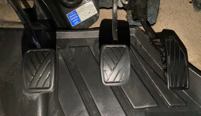 2017 Maruti Dzire LXI, CNG, Manual, 78,941 km, Pedals