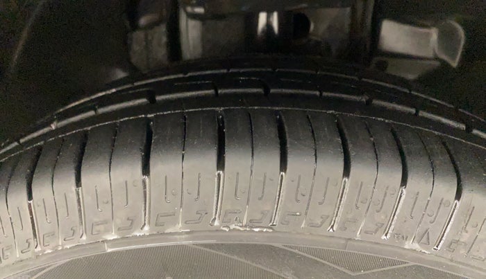 2021 Tata Tiago XTA PETROL, Petrol, Automatic, 68,681 km, Right Front Tyre Tread