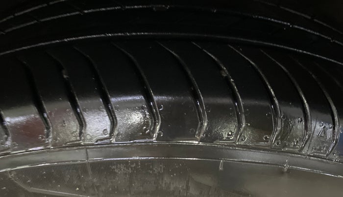 2020 KIA SONET GTX PLUS 1.0 IMT, Petrol, Manual, 76,434 km, Left Front Tyre Tread