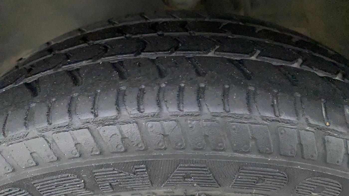 2018 Maruti Alto K10 VXI (O) AMT, Petrol, Automatic, 18,793 km, Left Front Tyre Tread
