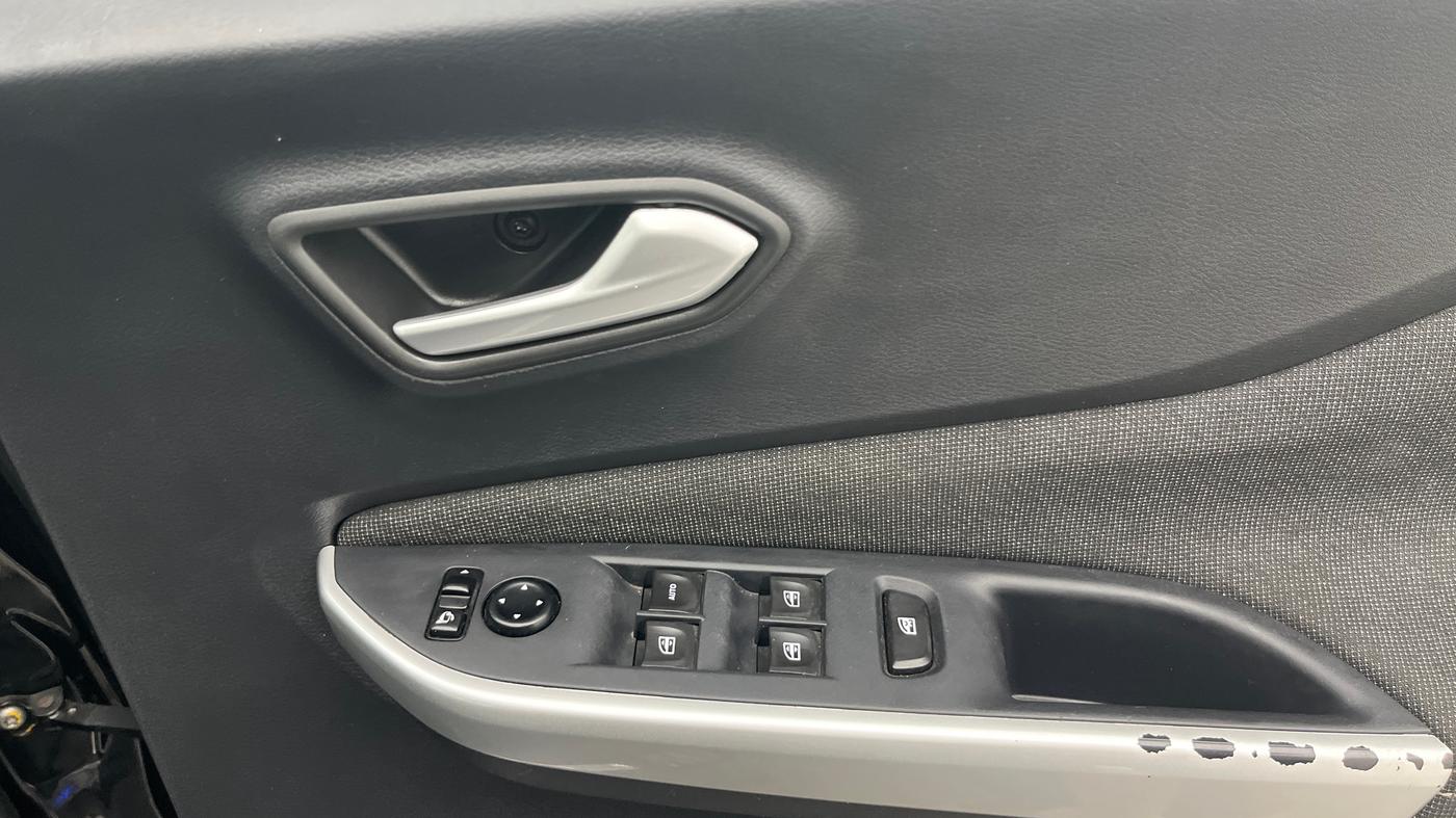 2022 Nissan MAGNITE XV PREMIUM TURBO CVT, Petrol, Automatic, 42,756 km, Driver Side Door Panels Control