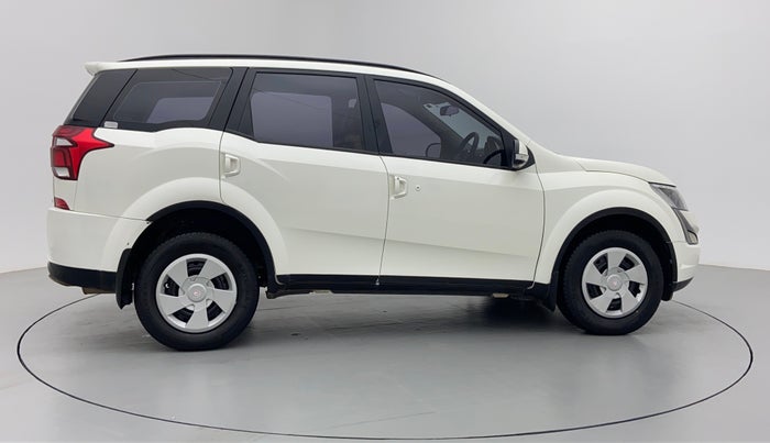 2018 Mahindra XUV500 W7 FWD, Diesel, Manual, 39,584 km, Right Side View