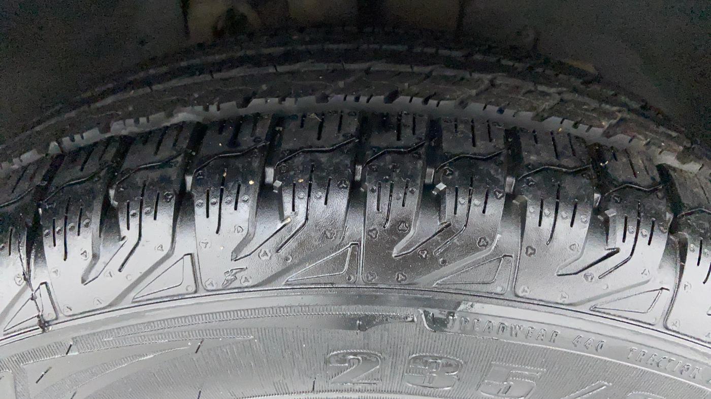 2018 Mahindra XUV500 W7 FWD, Diesel, Manual, 39,584 km, Right Front Tyre Tread
