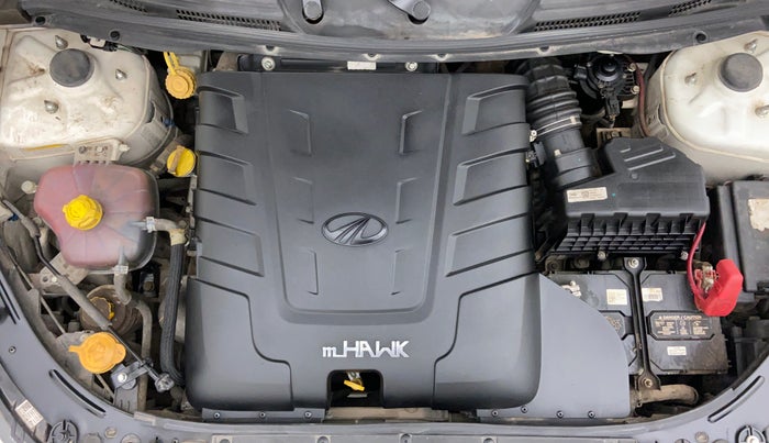 2018 Mahindra XUV500 W7 FWD, Diesel, Manual, 39,584 km, Engine Bonet View