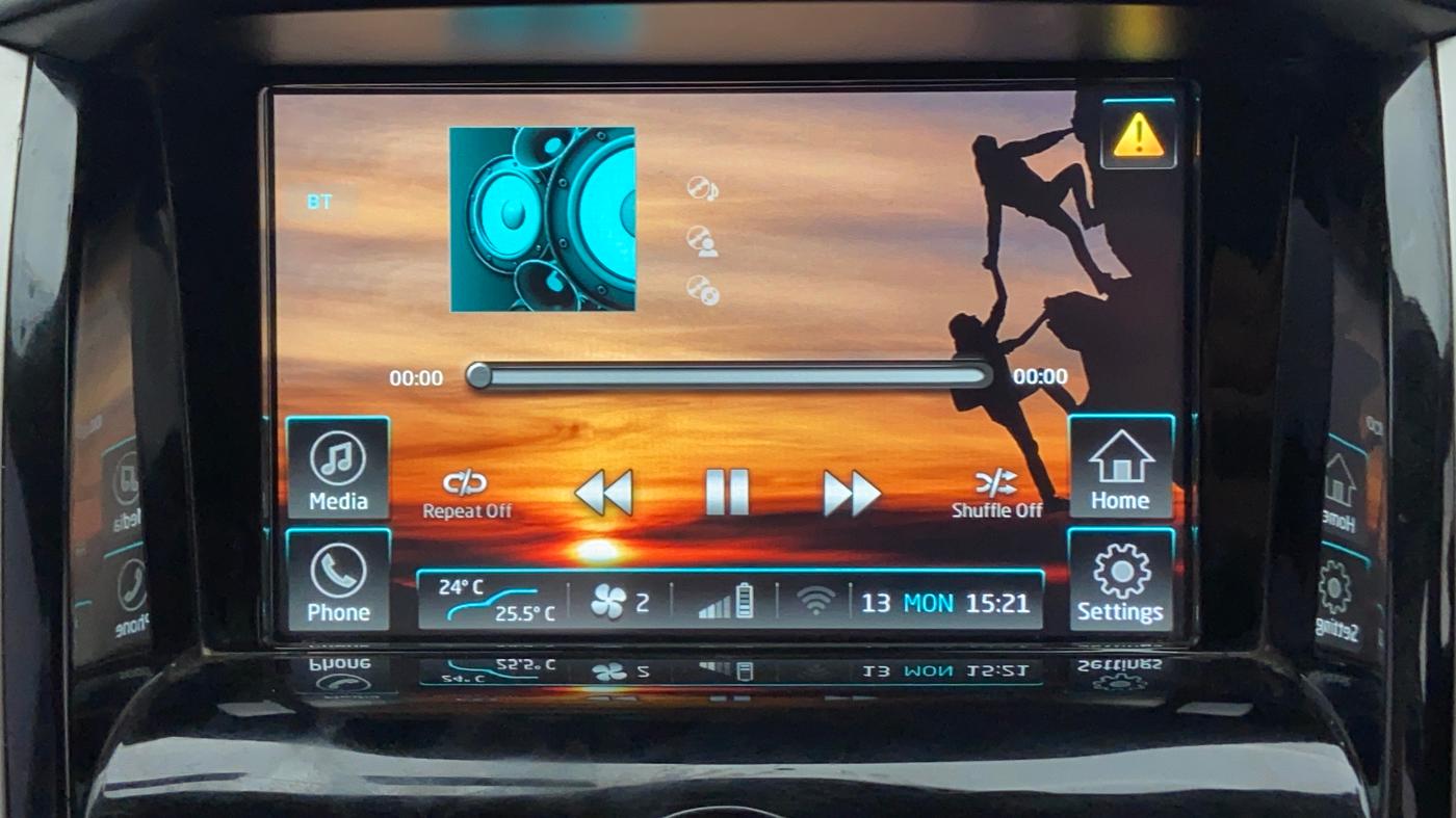 2018 Mahindra XUV500 W7 FWD, Diesel, Manual, 39,584 km, Infotainment System